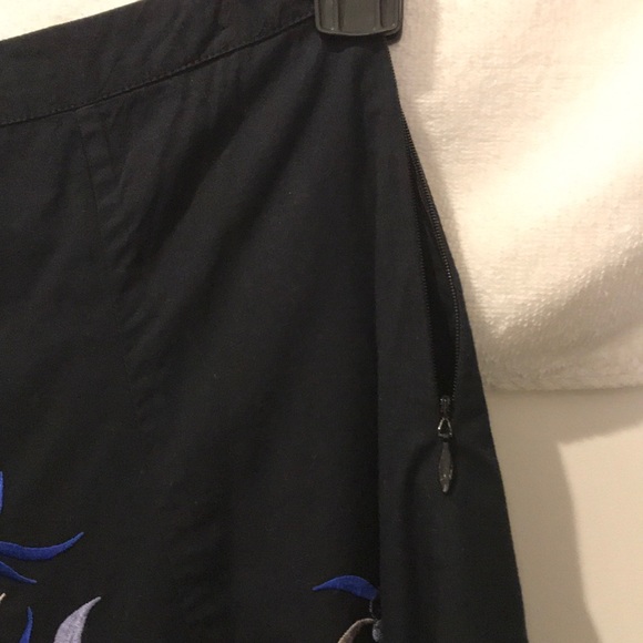 Embroidered skirt - Picture 4 of 4